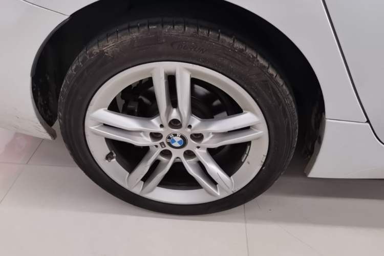Used BMW 1 Series 2021 120i M Sport Night Edition Right Rear Wheel Hub