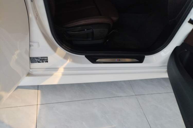 Used BMW 1 Series 2021 120i M Sport Night Edition Right Side Sill