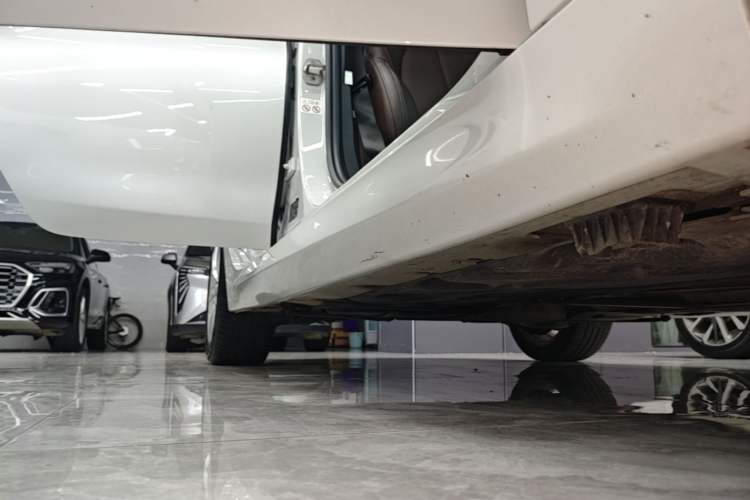 Used BMW 1 Series 2021 120i M Sport Night Edition Right Side Sill