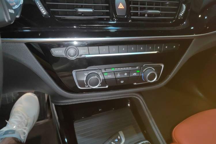 Used BMW 1 Series 2022 125i M Sport Night Edition Audio And AC Panel