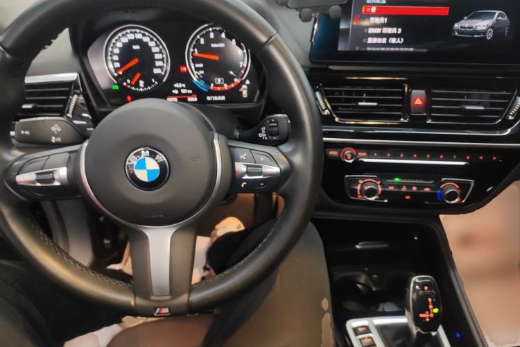 Used BMW 1 Series 2022 125i M Sport Night Edition Center Console