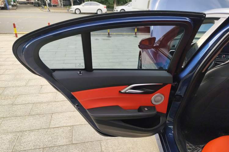 Used BMW 1 Series 2022 125i M Sport Night Edition Interior 8