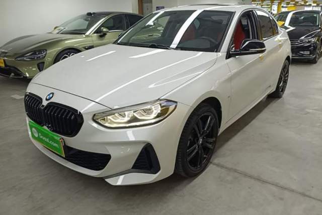 BMW 1 Series 2022 125i M Sport Night Edition مستعملة