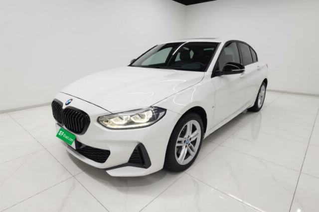 Ojetý BMW 1 Series 2022 120i M Sport Night Edition