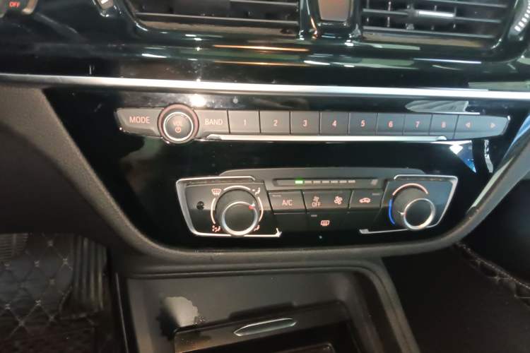 Used BMW 1 Series 2022 120i M Sport Edition Audio And AC Panel
