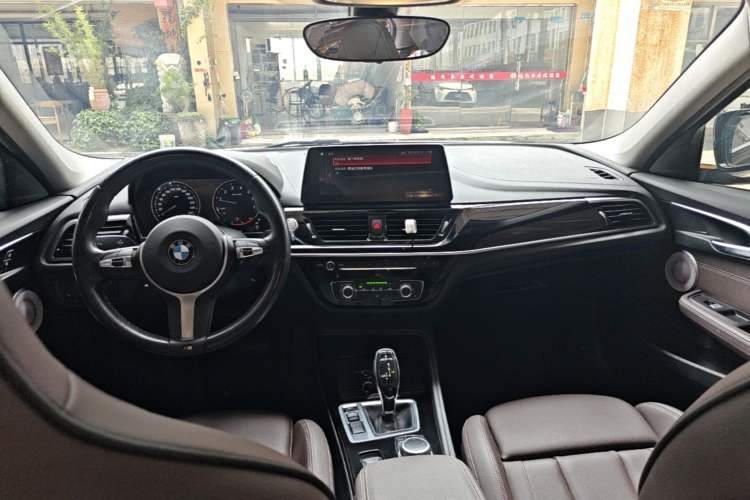 Used BMW 1 Series 2022 125i M Sport Night Edition Center Console
