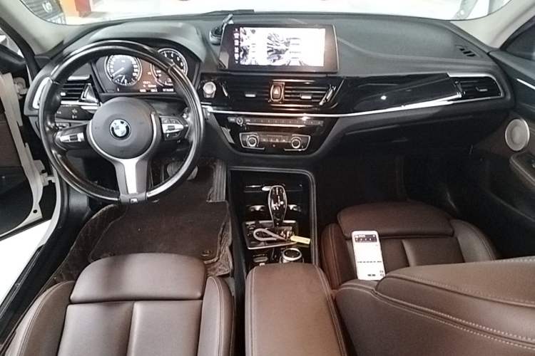 Used BMW 1 Series 2022 120i M Sport Night Edition Center Console