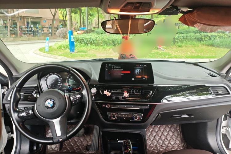 Used BMW 1 Series 2022 120i M Sport Night Edition Center Console
