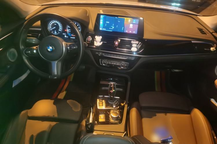 Used BMW 1 Series 2022 120i M Sport Night Edition Center Console