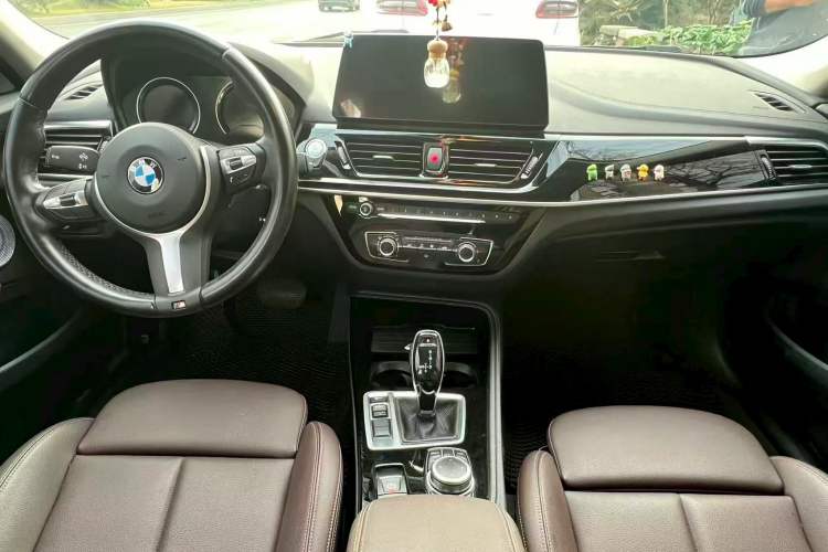 Used BMW 1 Series 2022 120i M Sport Night Edition Center Console