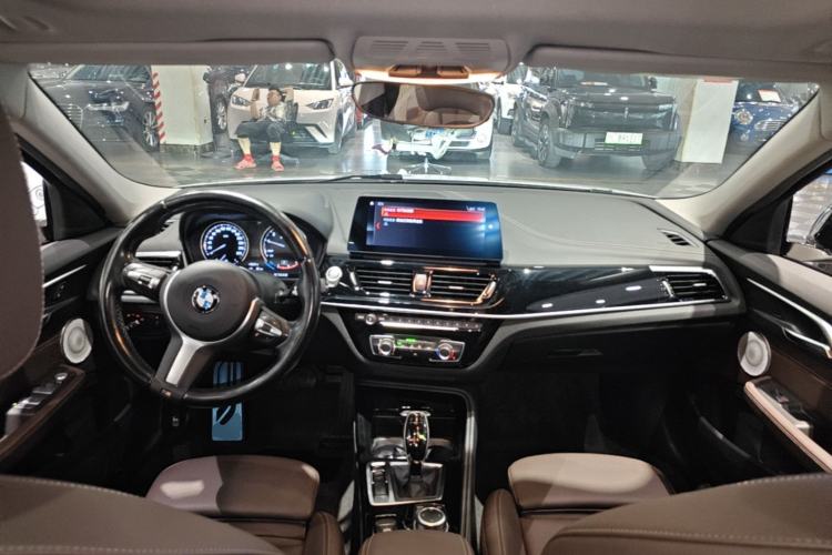 Used BMW 1 Series 2022 120i M Sport Night Edition Center Console