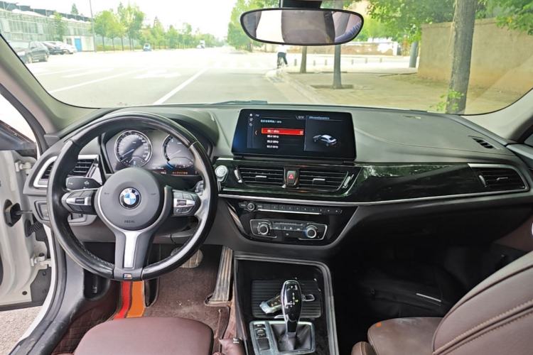 Used BMW 1 Series 2022 120i M Sport Night Edition Center Console