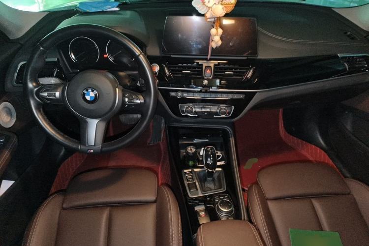 Used BMW 1 Series 2022 120i M Sport Night Edition Center Console