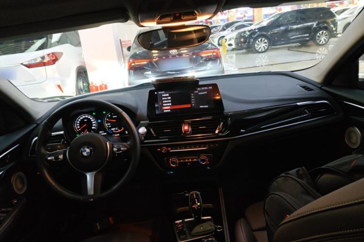 Used BMW 1 Series 2022 120i M Sport Night Edition Center Console