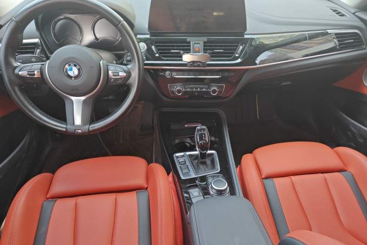Used BMW 1 Series 2022 125i M Sport Night Edition Center Console