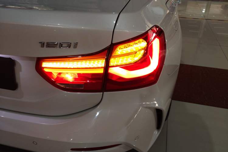 Used BMW 1 Series 2022 120i M Sport Night Edition Exterior 6
