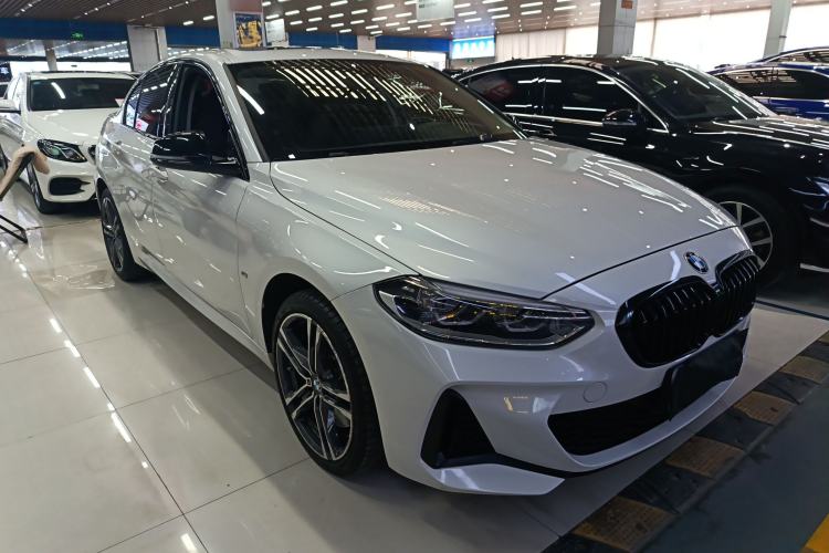 Used BMW 1 Series 2022 125i M Sport Night Edition Front Right 45 Deg