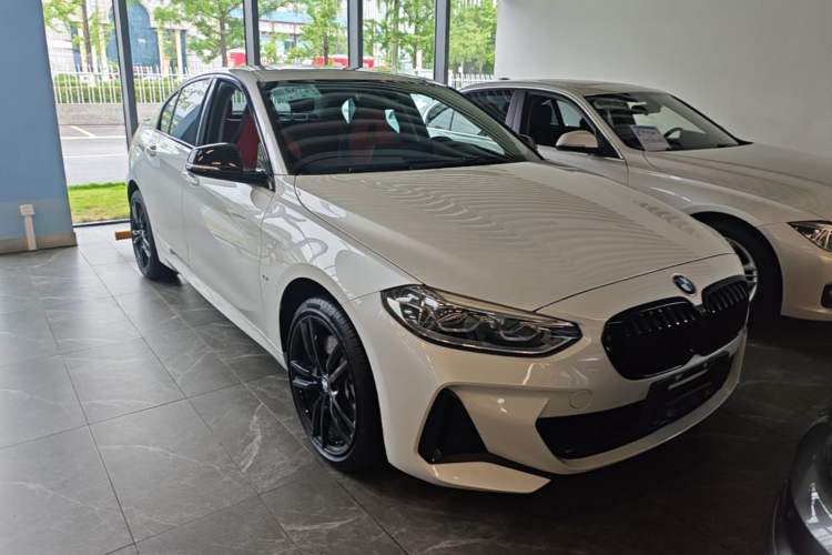 Used BMW 1 Series 2022 125i M Sport Night Edition Front Right 45 Deg