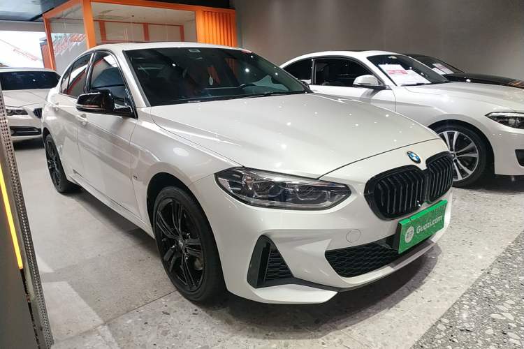 Used BMW 1 Series 2022 125i M Sport Night Edition Front Right 45 Deg