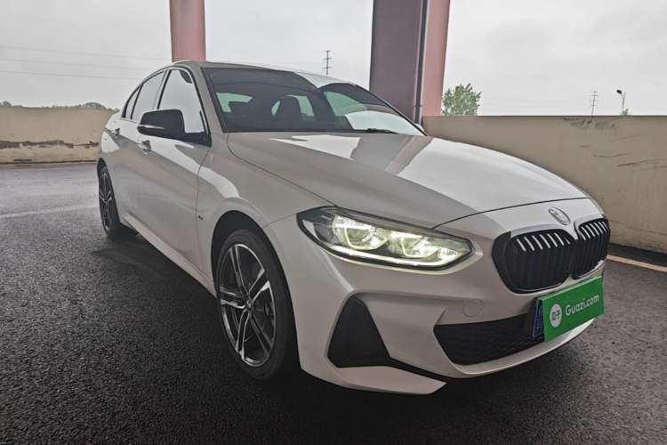 Used BMW 1 Series 2022 125i M Sport Night Edition Front Right 45 Deg