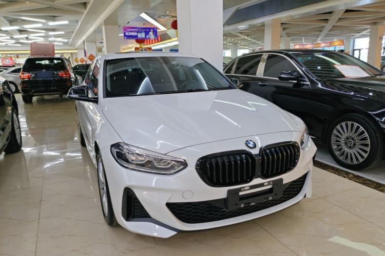 Used BMW 1 Series 2022 120i M Sport Night Edition Front Right 45 Deg