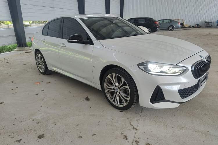 Used BMW 1 Series 2022 125i M Sport Night Edition Front Right 45 Deg