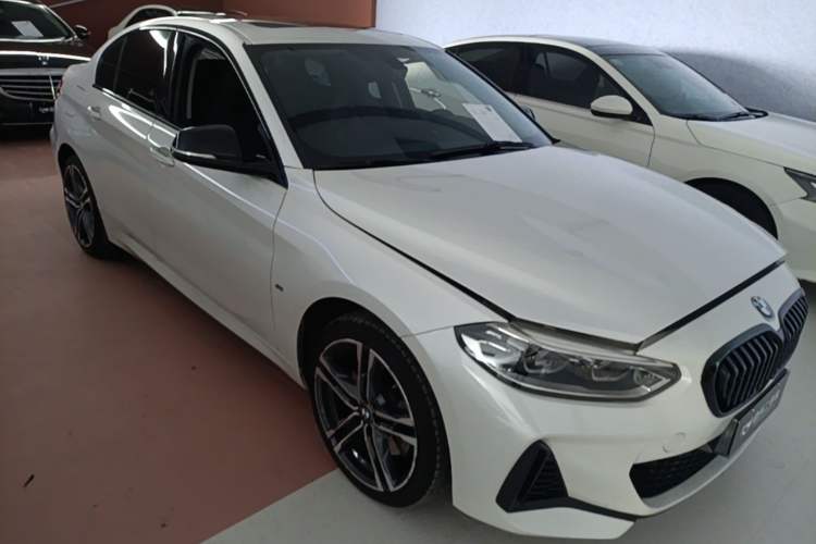 Used BMW 1 Series 2022 125i M Sport Night Edition Front Right 45 Deg