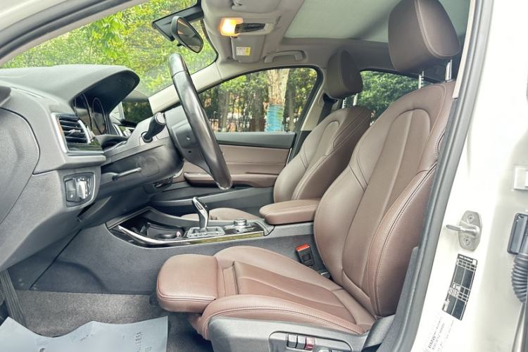 Used BMW 1 Series 2022 120i M Sport Night Edition Interior 4