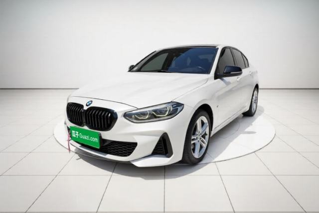 Ojetý BMW 1 Series 2022 120i M Sport Night Edition