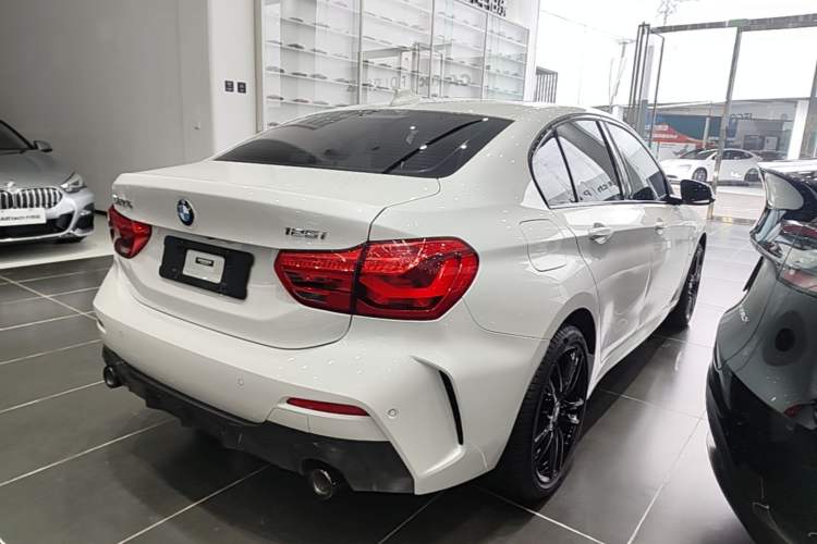 Used BMW 1 Series 2022 125i M Sport Night Edition Rear Right 45 Deg