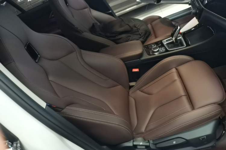 Used BMW 1 Series 2022 125i M Sport Night Edition Right Front Seat