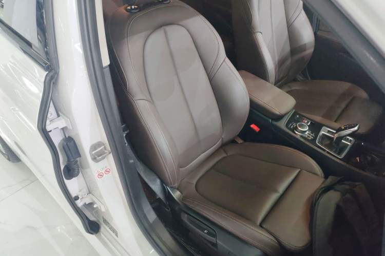 Used BMW 1 Series 2022 120i M Sport Night Edition Right Front Seat