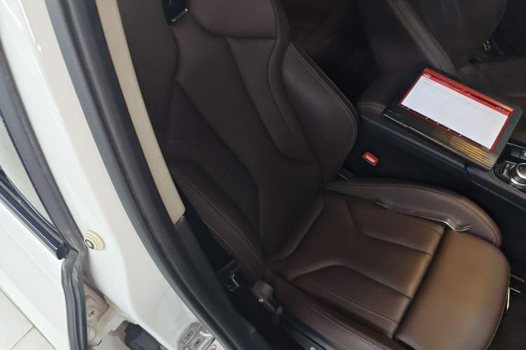 Used BMW 1 Series 2022 125i M Sport Night Edition Right Front Seat