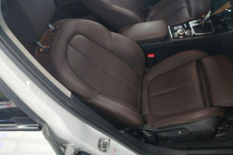 Used BMW 1 Series 2022 120i M Sport Night Edition Right Front Seat