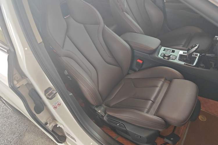 Used BMW 1 Series 2022 125i M Sport Night Edition Right Front Seat
