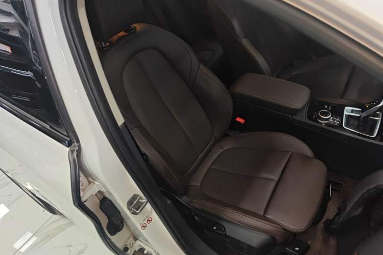 Used BMW 1 Series 2022 120i M Sport Night Edition Right Front Seat