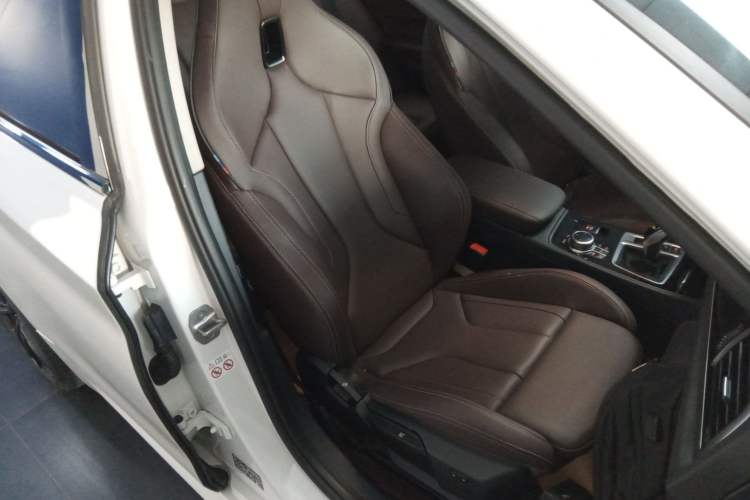 Used BMW 1 Series 2022 125i M Sport Night Edition Right Front Seat