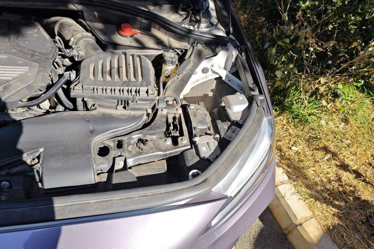 Used BMW 1 Series 2023 120i M Sport Night Edition Engine Bay Left
