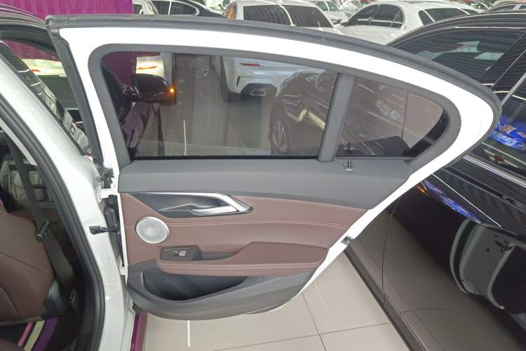 Used BMW 1 Series 2023 125i M Sport Night Edition Interior 6