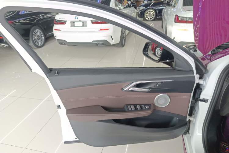 Used BMW 1 Series 2023 125i M Sport Night Edition Interior 7