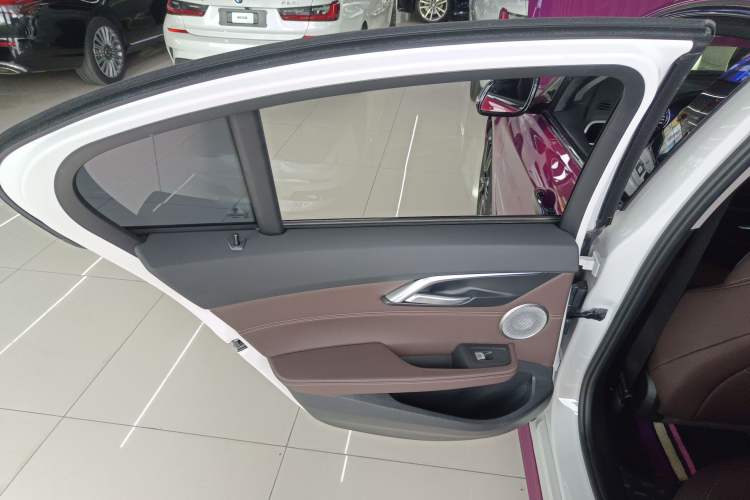 Used BMW 1 Series 2023 125i M Sport Night Edition Interior 8
