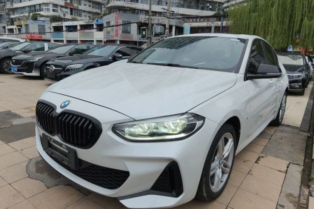 BMW 1 Series 2023 120i M Sport Night Edition usado