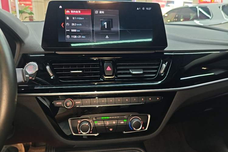 Used BMW 1 Series 2023 125i M Sport Night Edition Audio And AC Panel