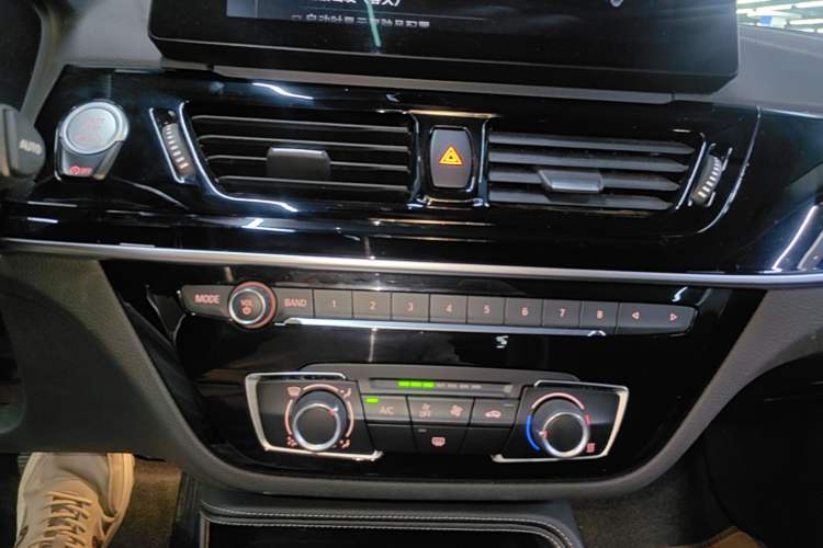 Used BMW 1 Series 2023 125i M Sport Night Edition Audio And AC Panel