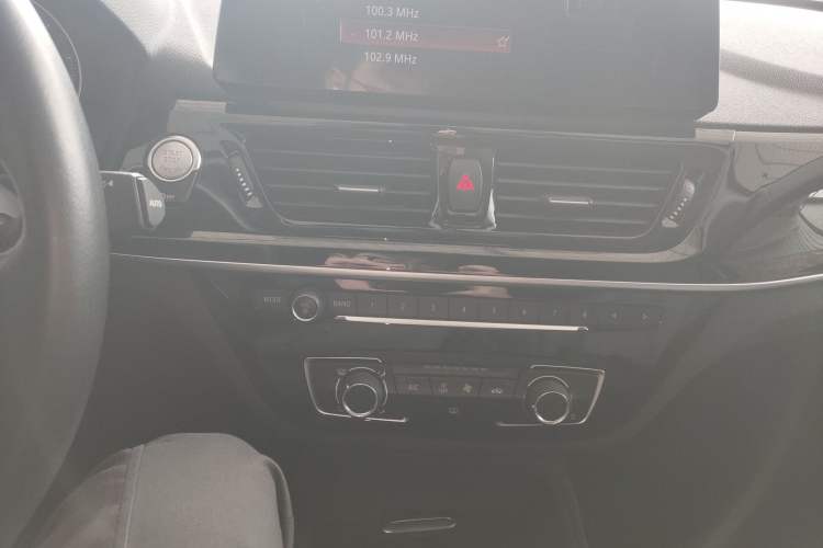 Used BMW 1 Series 2023 120i M Sport Edition Audio And AC Panel