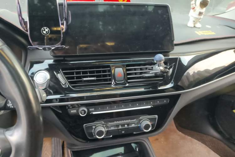 Used BMW 1 Series 2023 125i M Sport Night Edition Audio And AC Panel