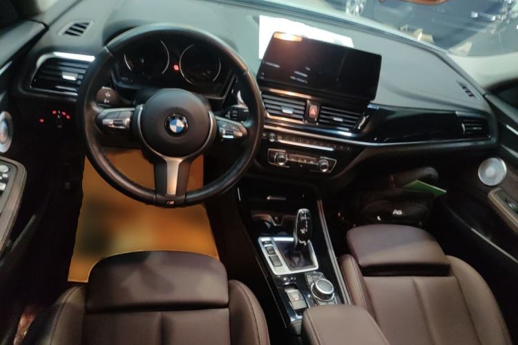 Used BMW 1 Series 2023 120i M Sport Night Edition Center Console