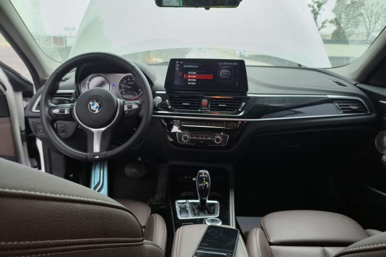 Used BMW 1 Series 2023 120i M Sport Night Edition Center Console