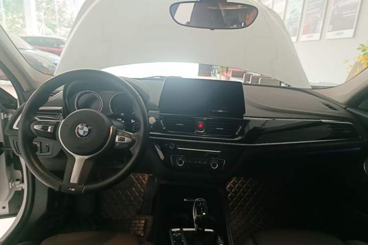 Used BMW 1 Series 2023 125i M Sport Night Edition Center Console