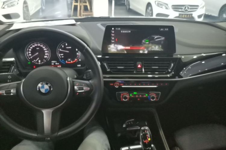 Used BMW 1 Series 2023 120i M Sport Brilliant Edition Center Console